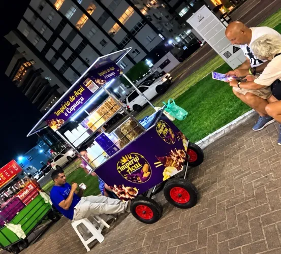 Vendo carrinho de açaí novo , apenas usado 2 meses