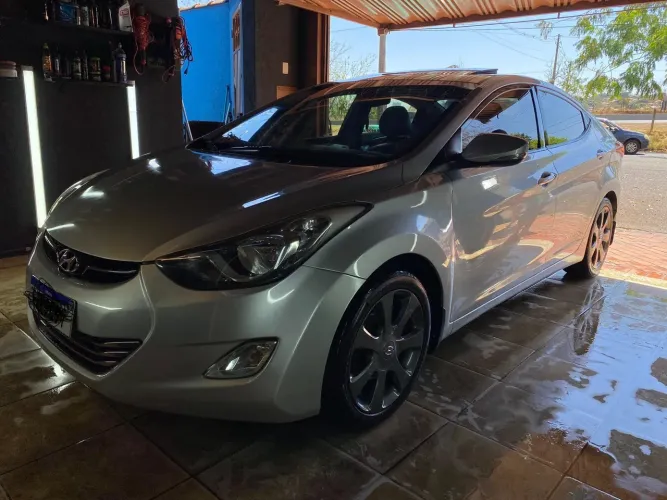 Hyundai Elantra GLS 1.8 16V Aut. 2013