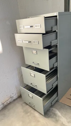 Armário de aço $150
