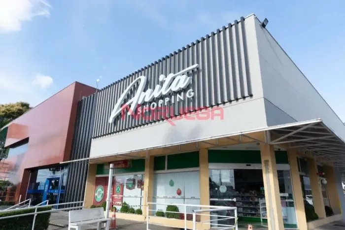 Loja comercial para alugar em Curitiba no bairro São Lourenço com 50m²