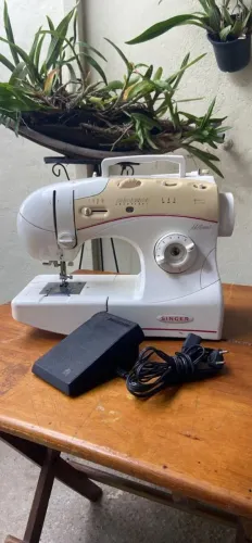 Maquina de costura singer