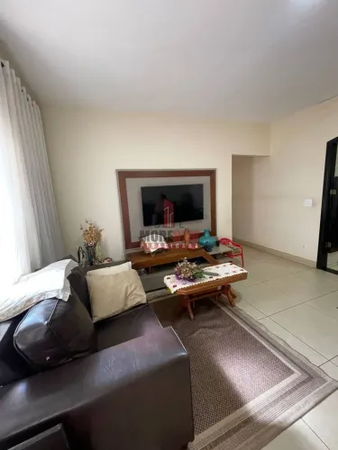 Oportunidade Única! Casa de Esquina com Potencial Comercial