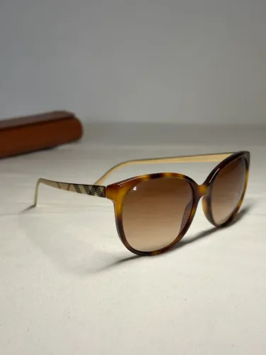 Óculos de sol feminino Burberry