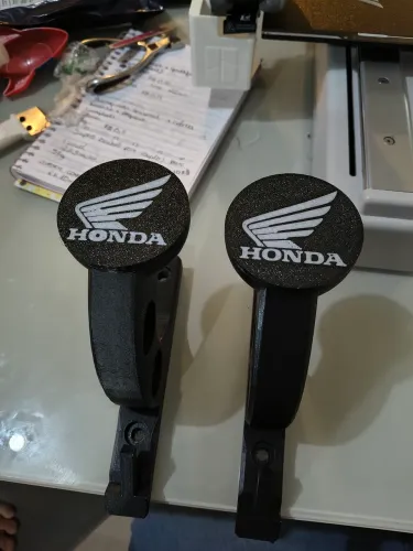 Suporte capacete Honda, com chaveiro 