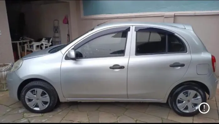 Vendo Nissan March 2013 1.0 Completo
