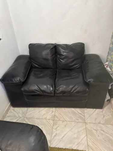 Vendo sofá de couro e bom estado 