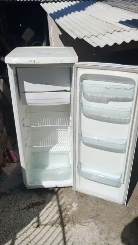 Vende-se geladeira.