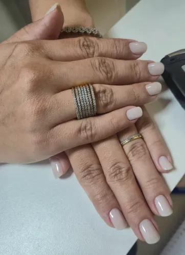 Vaga para manicure