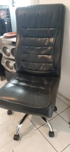 cadeira presidente usada ,muito boa perfeita completa