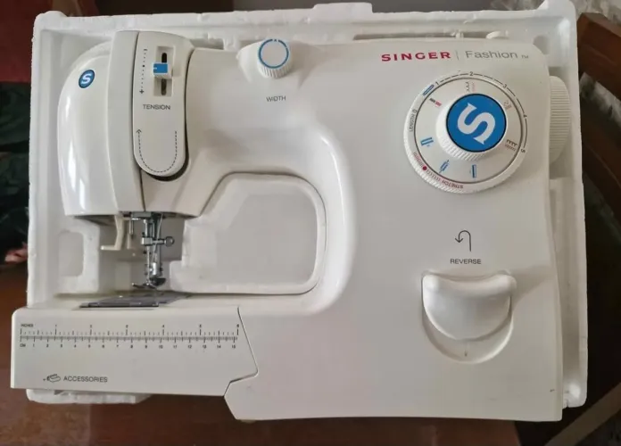 Máquina de costura singer fashion 127v 