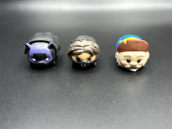 BONECO MINIATURA TSUM TSUM MARVEL DISNEY PANTERA NEGRA SOLDADO INVERNAL STINKY PETE