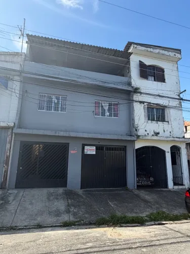 OPORTUNIDADE ÚNICA!INVISTA EM UM TERRENO COM 5 CASAS RESIDENCIAIS À VENDA, COM UMA RENDA E