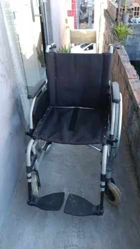 Cadeira de Rodas .