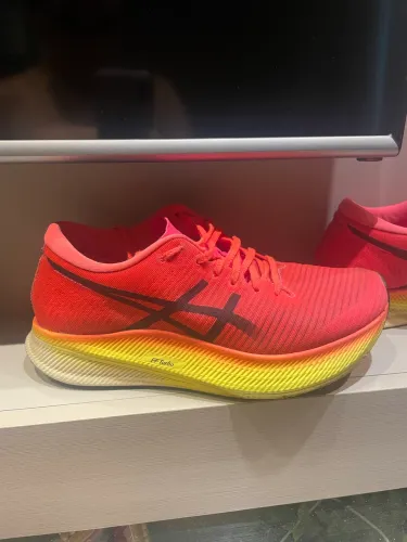 Tênis ASICS