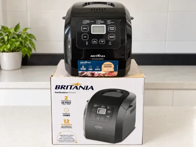 Panificadora Britânia BPNE01 127V praticamente nova - pouco uso, completa com caixa