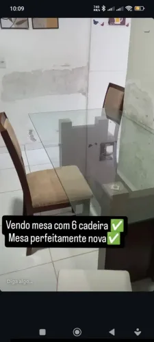 Mesa maciça semi nova perfeita. 