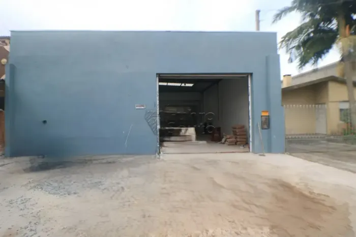 Prédio comercial com apartamento residencial de 300 m² no Três Vendas, em Pelotas