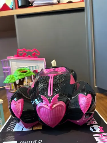 Carrinho Monster High de controle remoto 