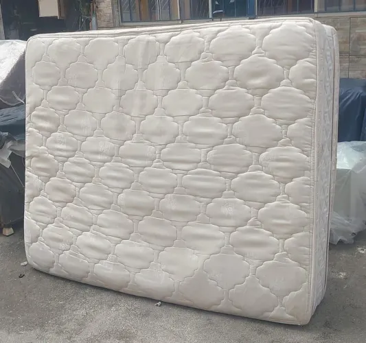 Vende-se Cama de Casal com Colchão Ortobom Exclusive Spring com Base Bi-Partido. 400,00.