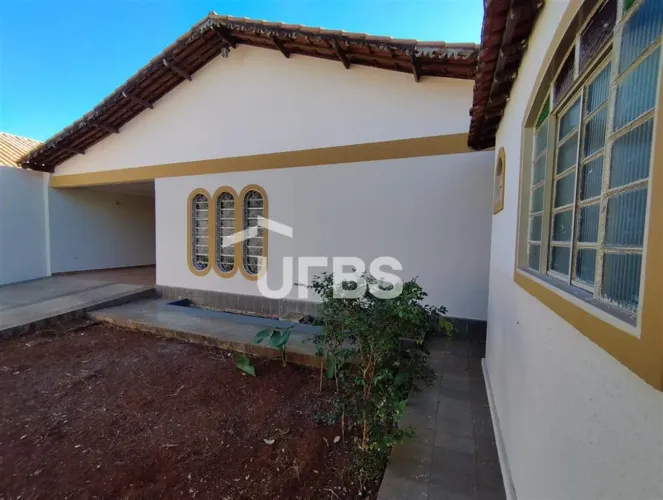 Casa 03 Quartos e 01 Suíte - 260m² - Setor Coimbra