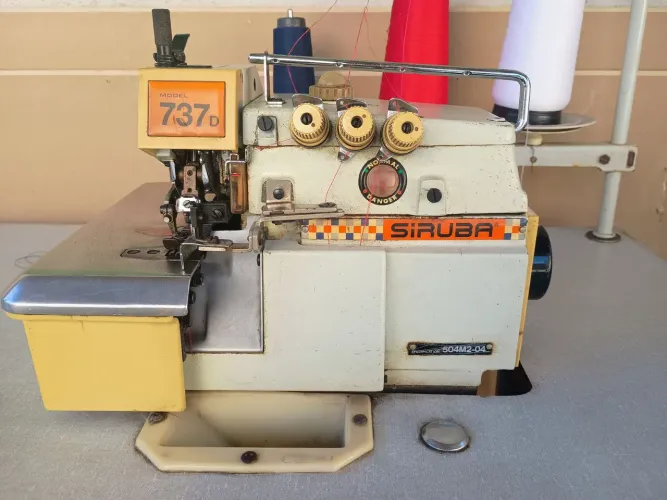 Overlock Siruba 737D ótimo estado. 