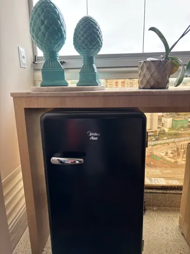 Frigobar Midea Retrô Preto 95L - Excelente Estado