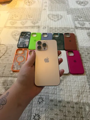 iPhone 16 Pro Max 256GB Desert | Bateria 91% | +10 Capinhas + Carregador Original