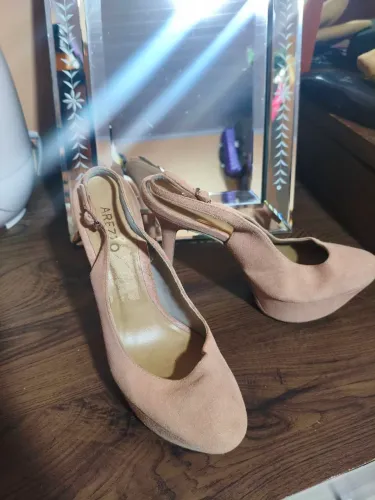 Sapatos femininos seminovos