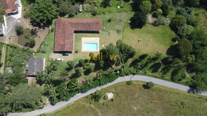 Casa à venda no Parque dos Arantes, Arujá: 700m², 3 suítes, 5 banheiros. Oportunidade por 