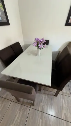 Mesa de jantar com 6 cadeiras