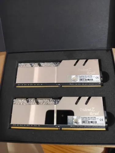 Kit memória  g skill Royal ddr4 2x16gb 4400nhz cl18