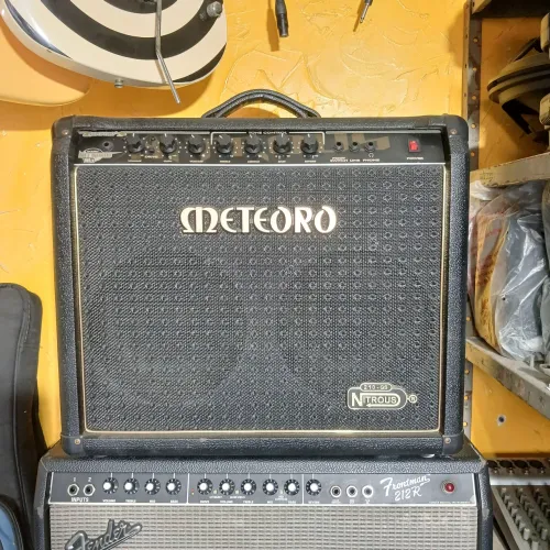 Amplificador de guitarra 100w em estado de novo
