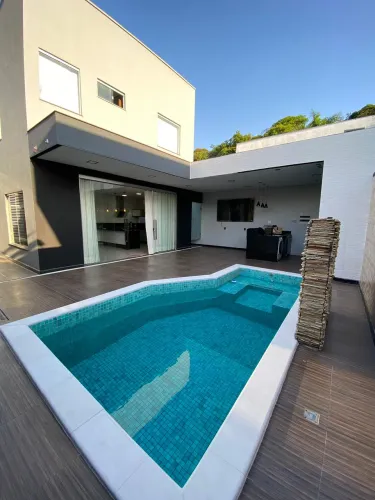 Condomínio Forest Hill - Casa 3 Suítes com Closet, Piscina com Cascata e Área Gourmet