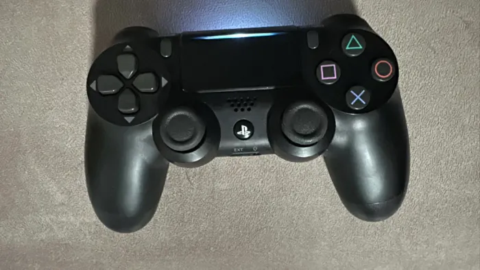 Controle Sony DualShock 4 de PS4.