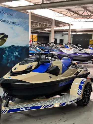Jet ski sem detalhes muito novo