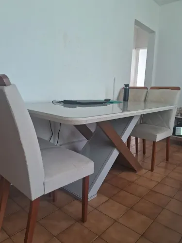 Conjunto de mesa com tampo de vidro