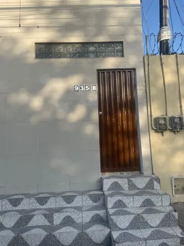 Aluga-se casa altos