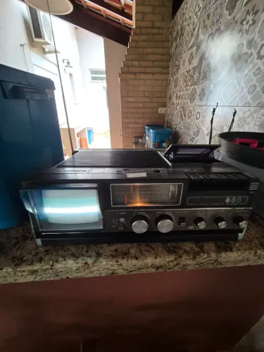 Aparelho Sunny TV-radio-cassete. DSC-500BR. Década de 80.