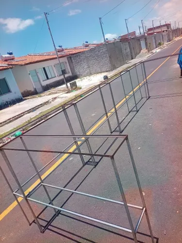 Vendo estrutura pra barraca de pastel entre outros serviços