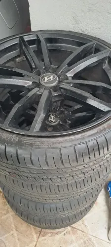 Venda roda com pneus novos novíssimo 300km rodados