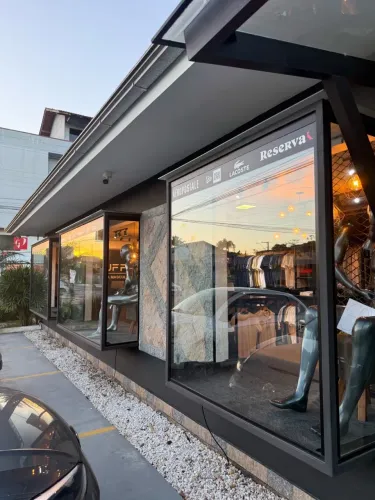     Loja de Roupas à Venda | Tommy, Calvin Klein, Reserva e Mais