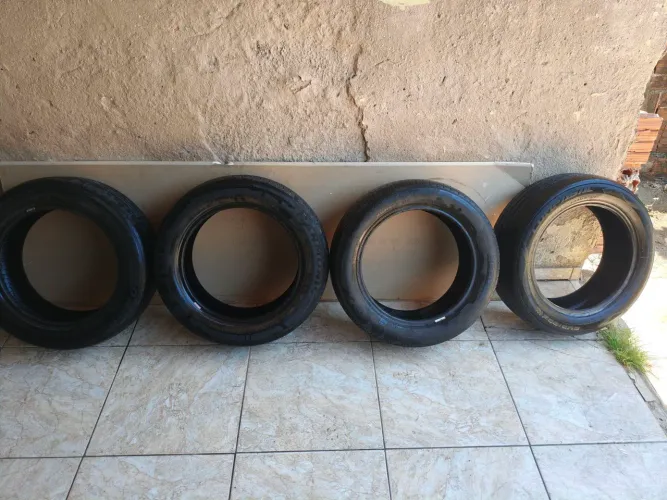 4 Pneus Aro 16 usados bom