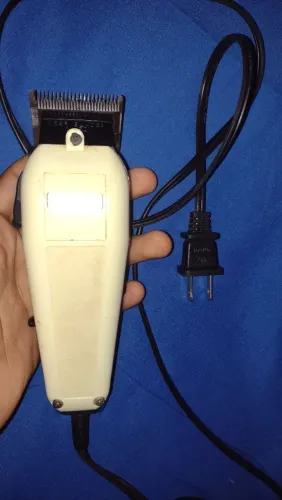 Máquina de cortar cabelo + pentes de regulagem + óleo de laminas
