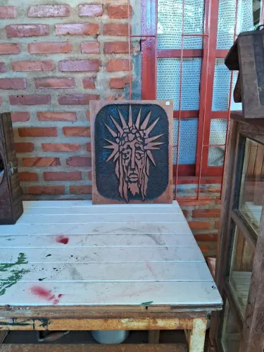 Quadro entalhado em madeira nobre