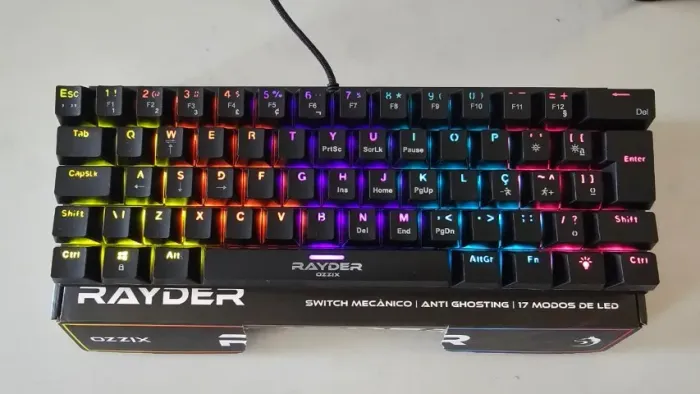 Teclado Rayder Ozzix 60% com switch vermelho
