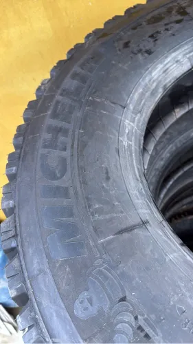 Pneu Michelin 275 borrachudo