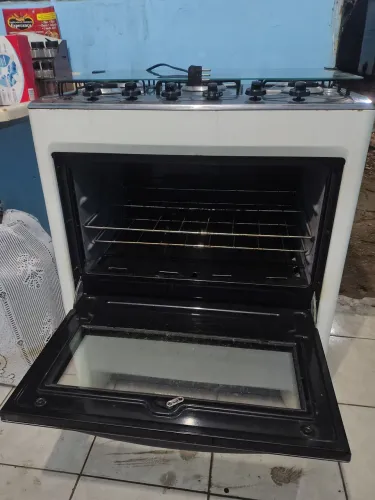 Fogão Eletrolux semi-novo, em ótimo estado.venha conferir .contato * Flávio