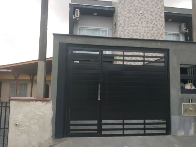 Vende- se: sobrado geminado na praia