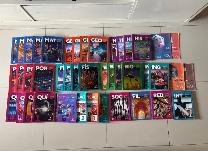 Livros Poliedro Ensino Médio Pré-Vestibular 2025 (completo e forrados)