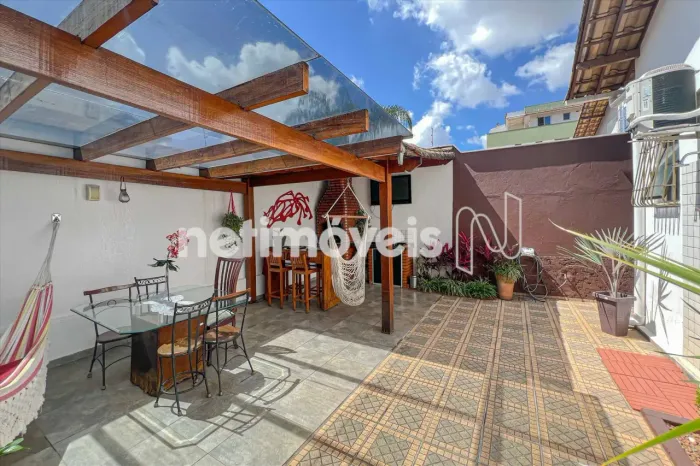 Casa Geminada de 03 quartos à venda no Castelo!